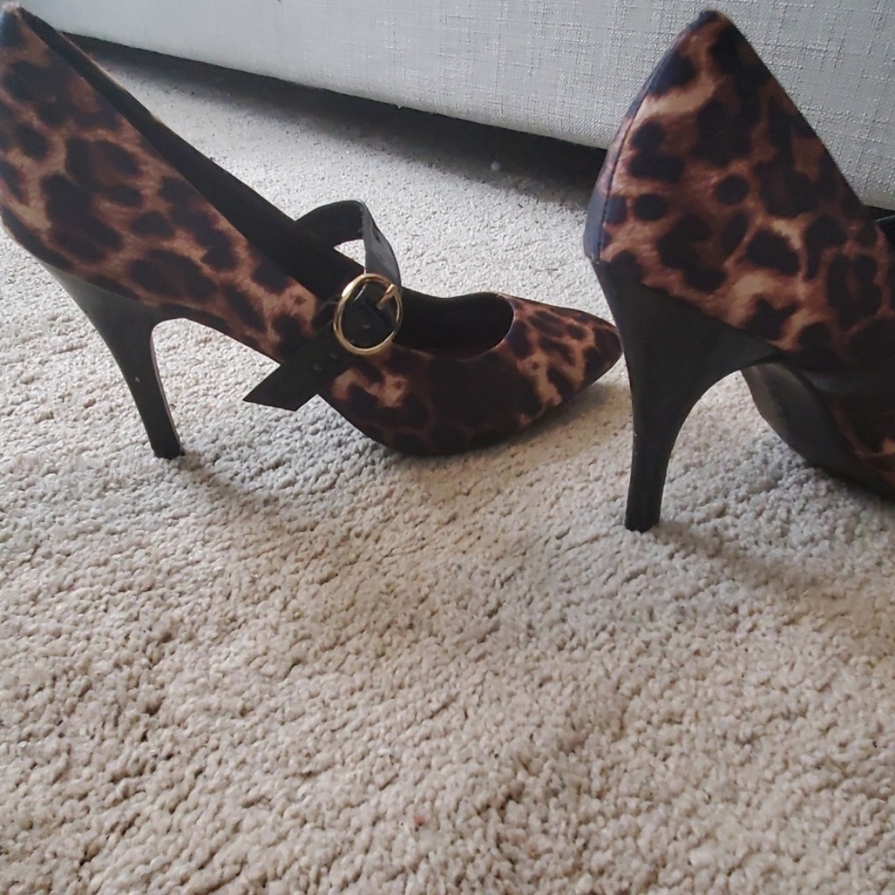 Heels - Picture 4 of 4